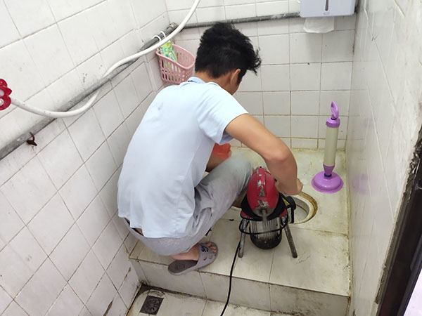 大安肥皂掉到马桶里把马桶堵住了怎么办？马桶堵住了怎么办